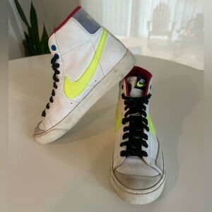 Nike Blazer Mid 77 Kids Size 6Y/ White Hyper Royal Volt DV2234-100